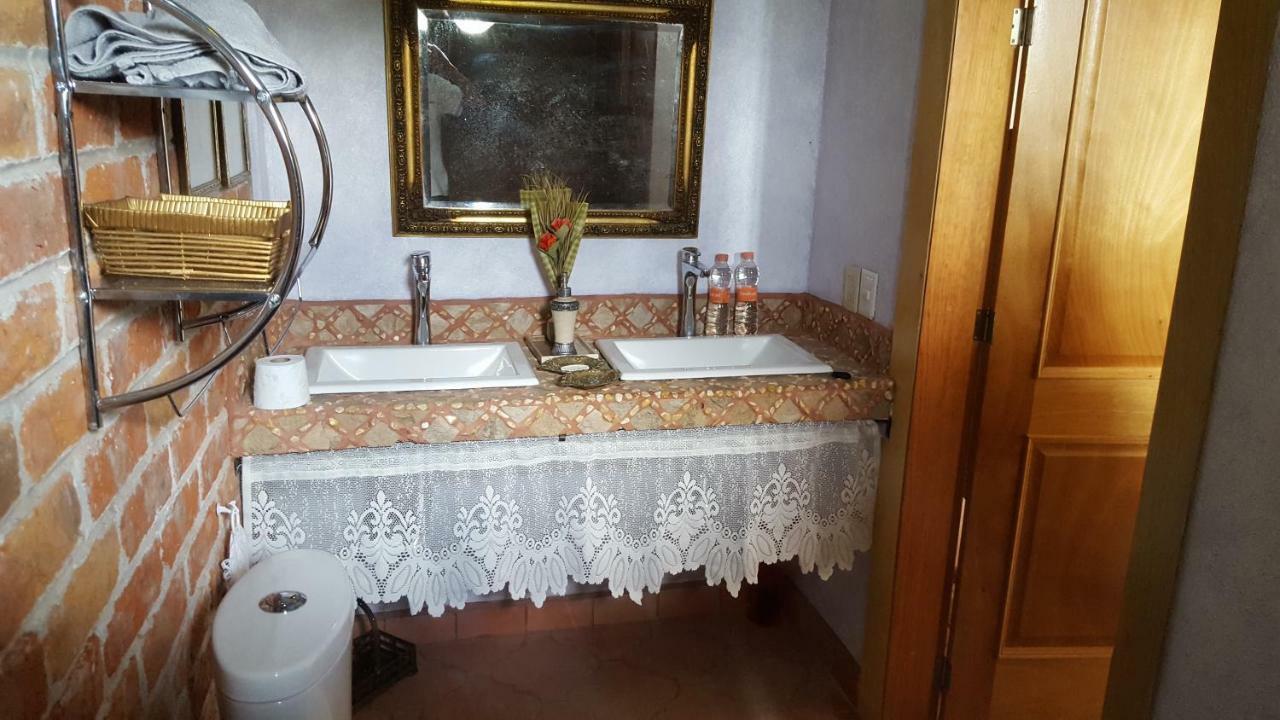 La Casona Azul Bed N Breakfast Santa Rosa de Jauregui Buitenkant foto