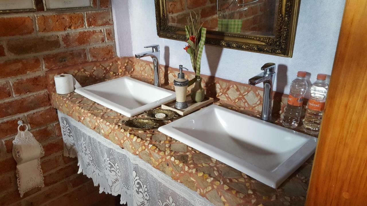 La Casona Azul Bed N Breakfast Santa Rosa de Jauregui Buitenkant foto
